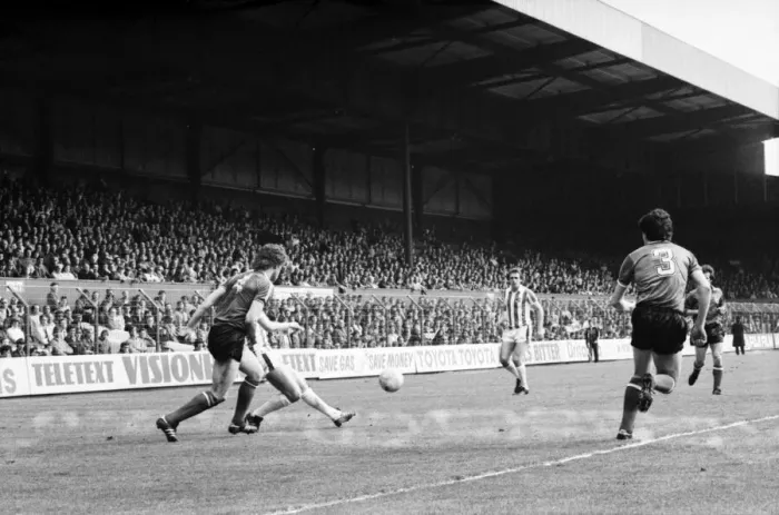 Framed Print : Stoke City 2 v. Sunderland 0. Division One Football. April 1981 MF02-18-083 Framed Print : Stoke City 2 v. Sunderland 0. Division One Football. April 1981 MF02-18-083