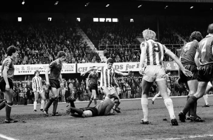 Framed Print : Stoke City 2 v. Sunderland 0. Division One Football. April 1981 MF02-18 Framed Print : Stoke City 2 v. Sunderland 0. Division One Football. April 1981 MF02-18