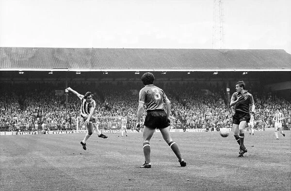Stoke City 2 v. Sunderland 0. Division One Football. April 1981 MF02-18-091