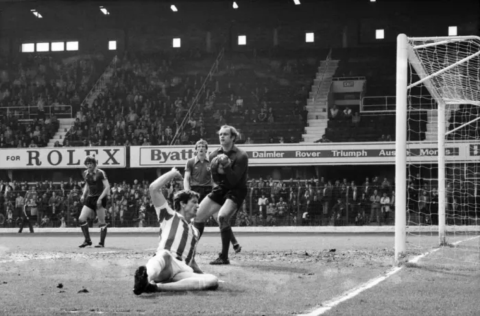 Framed Print : Stoke City 2 v. Sunderland 0. Division One Football. April 1981 MF02-18-087 Framed Print : Stoke City 2 v. Sunderland 0. Division One Football. April 1981 MF02-18-087