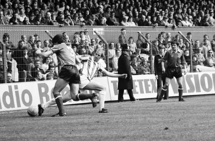 Framed Print : Stoke City 2 v. Sunderland 0. Division One Football. April 1981 MF02-18-071 Framed Print : Stoke City 2 v. Sunderland 0. Division One Football. April 1981 MF02-18-071