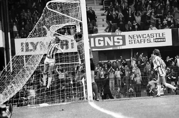 Stoke City 2 v. Sunderland 0. Division One Football. April 1981 MF02-18-065