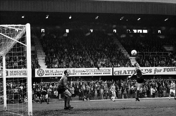 Stoke City 2 v. Sunderland 0. Division One Football. April 1981 MF02-18-045