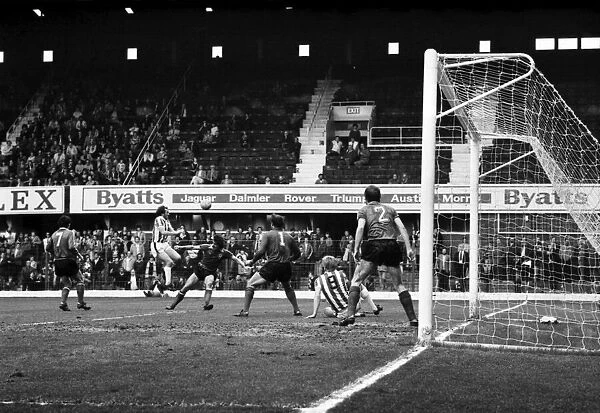 Stoke City 2 v. Sunderland 0. Division One Football. April 1981 MF02-18-048