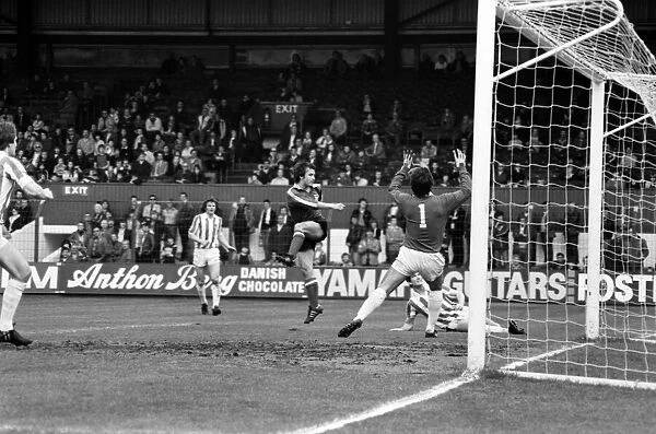 Stoke City 2 v. Sunderland 0. Division One Football. April 1981 MF02-18-033