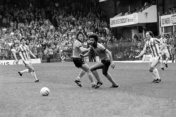 Stoke City 2 v. Wolverhampton Wanderers 1. Division 1 Football. April 1982 MF06-40-003