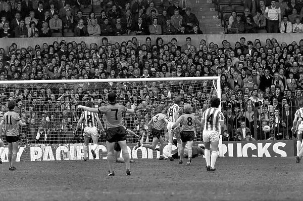 Stoke City 2 v. Wolverhampton Wanderers 1. Division 1 Football. April 1982 MF06-40-023