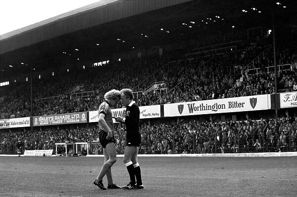 Stoke City 2 v. Wolverhampton Wanderers 1. Division 1 Football. April 1982 MF06-40-010