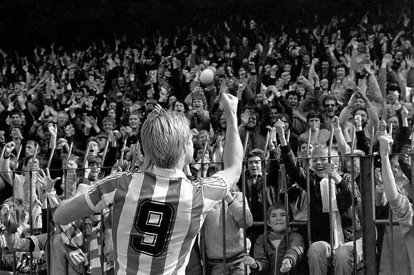 Stoke City 2 v. Wolverhampton Wanderers 1. Division 1 Football. April 1982 MF06-40-054