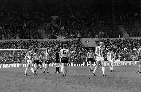 Stoke City 2 v. Wolverhampton Wanderers 1. Division 1 Football. April 1982 MF06-40-021