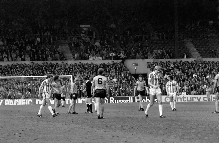 Framed Print : Stoke City 2 v. Wolverhampton Wanderers 1. Division 1 Football. April 1982 MF06-40-021 Framed Print : Stoke City 2 v. Wolverhampton Wanderers 1. Division 1 Football. April 1982 MF06-40-021