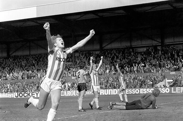 Stoke City 2 v. Wolverhampton Wanderers 1. Division 1 Football. April 1982 MF06-40-053