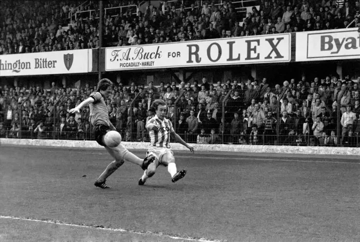 Framed Print : Stoke City 2 v. Wolverhampton Wanderers 1. Division 1 Football. April 1982 MF06-40-043 Framed Print : Stoke City 2 v. Wolverhampton Wanderers 1. Division 1 Football. April 1982 MF06-40-043