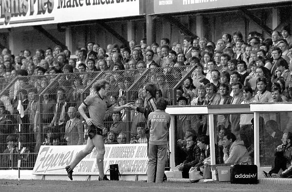 Stoke City 2 v. Wolverhampton Wanderers 1. Division 1 Football. April 1982 MF06-40-014
