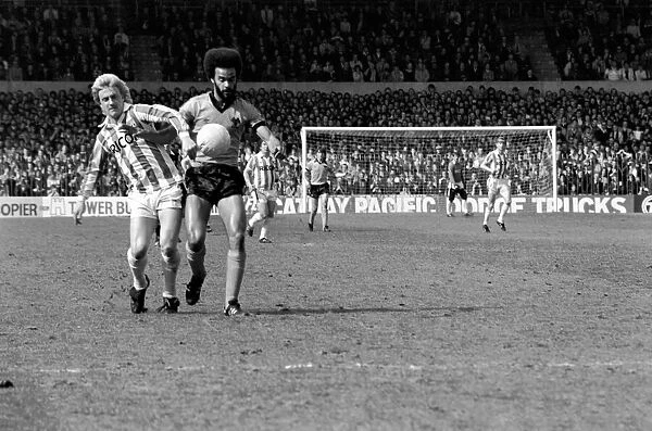 Stoke City 2 v. Wolverhampton Wanderers 1. Division 1 Football. April 1982 MF06-40-017
