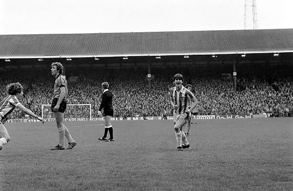 Stoke City 3 v. Wolverhampton Wanderers 2. Division One Football. May 1981 MF02-29-026