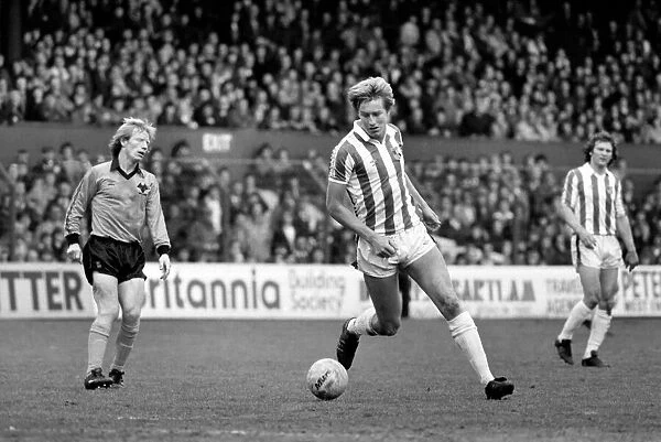 Stoke City 3 v. Wolverhampton Wanderers 2. Division One Football. May 1981 MF02-29-020