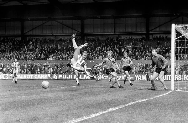 Stoke City 3 v. Wolverhampton Wanderers 2. Division One Football. May 1981 MF02-29-039