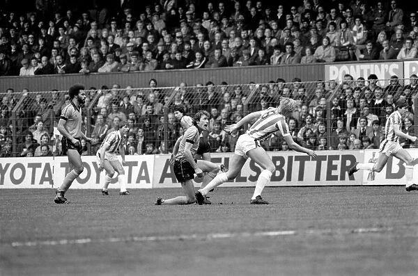 Stoke City 3 v. Wolverhampton Wanderers 2. Division One Football. May 1981 MF02-29-004