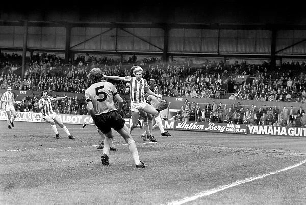 Stoke City 3 v. Wolverhampton Wanderers 2. Division One Football. May 1981 MF02-29-015