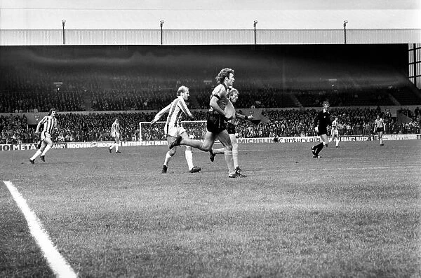 Stoke City 3 v. Wolverhampton Wanderers 2. Division One Football. May 1981 MF02-29-045