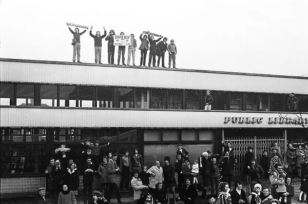 Stoke City return home with the League Cup, Sunday 5th March 1972