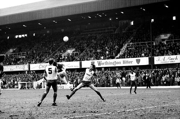 Stoke v. Aston Villa. March 1984 MF14-21-010 The final score was a one nil
