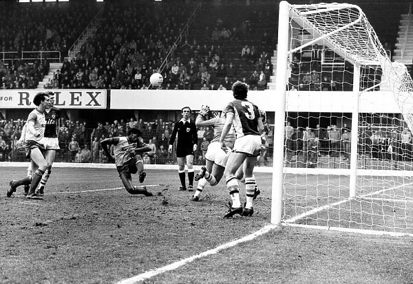 Stoke v. Aston Villa. March 1984 MF14-21-076 The final score was a one nil