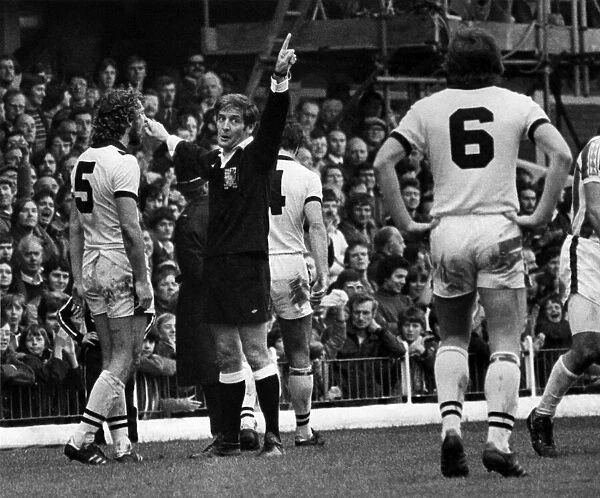 Stoke v Crystal Palace. George Graham gets his marching orders from referee Martin