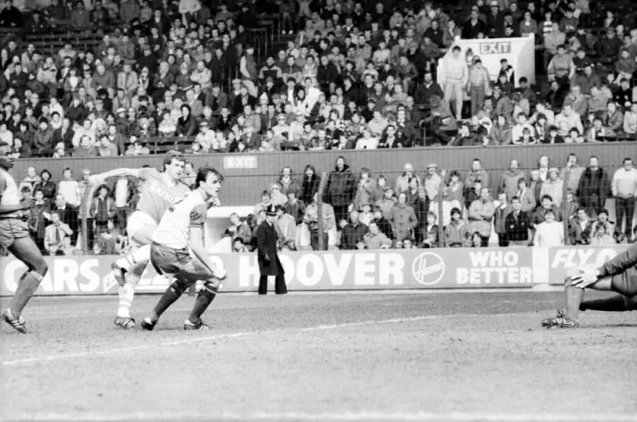 Framed Print : Stoke v. Everton. April 1985 MF21-51a-006 The final score was a two nil victory to Framed Print : Stoke v. Everton. April 1985 MF21-51a-006 The final score was a two nil victory to