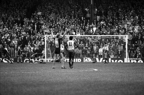 Stoke. v. Southampton. October 1984 MF18-03-025 The final score was a three one