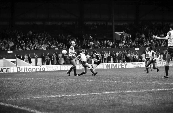Stoke. v. Southampton. October 1984 MF18-03-052 The final score was a three one