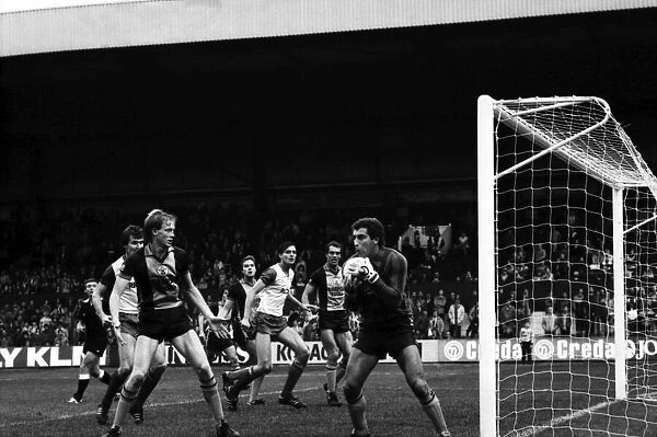 Stoke. v. Southampton. October 1984 MF18-03-077 The final score was a three one