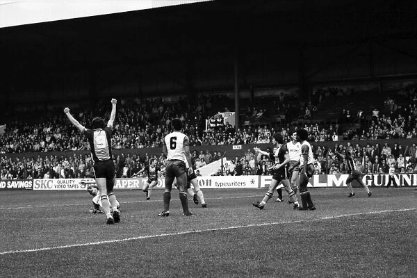 Stoke. v. Southampton. October 1984 MF18-03-093 The final score was a three one