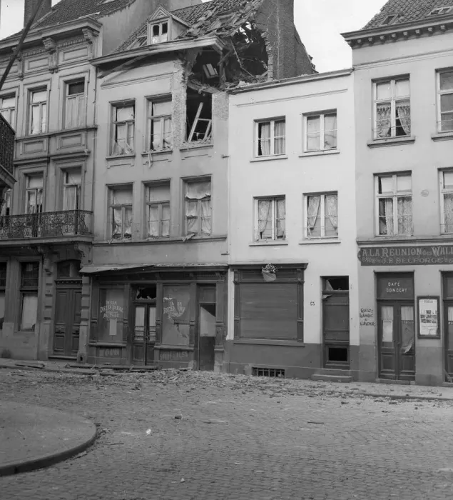 Framed Print : Top story of a house damaged during the German bombardment of the centre of Antwerp Framed Print : Top story of a house damaged during the German bombardment of the centre of Antwerp