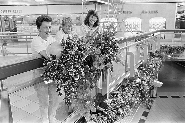 Strand Shopping Centre, Bootle, Merseyside, 20th June 1989