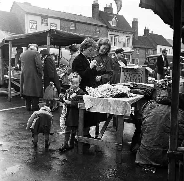 Street market in Stratford-upon-Avon, Warwickshire. April 1954