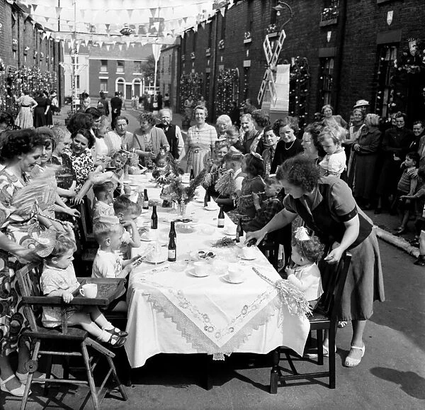 Street Party. Floyer St. Preston. September 1952 C4292