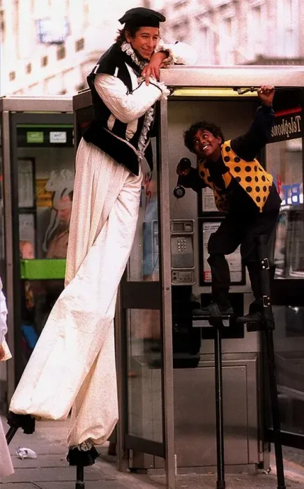 Framed Print : Street performers Ben Meghreblian and Mohammed Eisa at the Edinburgh Festival August 1994