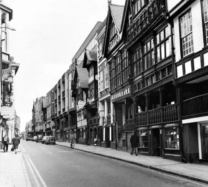 Framed Print : Street scene in Chester, Cheshire. The advantage of bridging the gaps Framed Print : Street scene in Chester, Cheshire. The advantage of bridging the gaps
