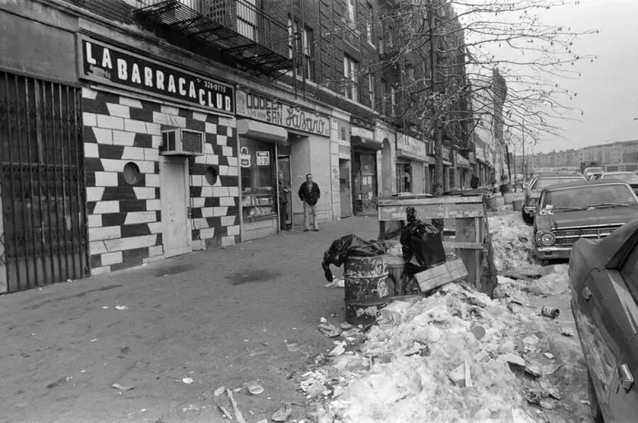 Framed Print : Street scene in New York. 13th February 1981 Framed Print : Street scene in New York. 13th February 1981