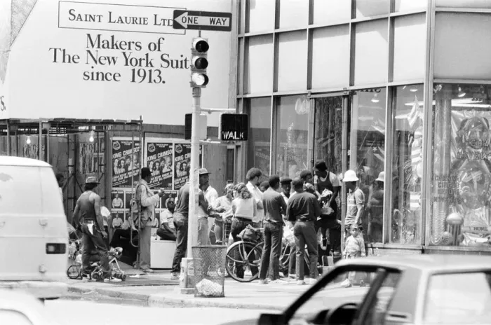 Framed Print : Street Scene, New York, USA, June 1984 Framed Print : Street Scene, New York, USA, June 1984