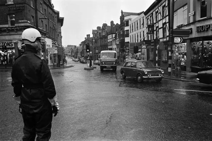 Framed Print : Street scenes, Broad Street and Friar Street, Reading, Berkshire. November 1970 Framed Print : Street scenes, Broad Street and Friar Street, Reading, Berkshire. November 1970