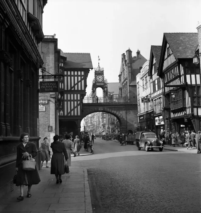Framed Print : Street Scenes in and around Chester. April 1953 D1673-002
