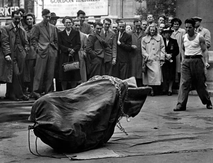 Framed Print : Streets Entertainment. A escapologist attempts to escape from his chains