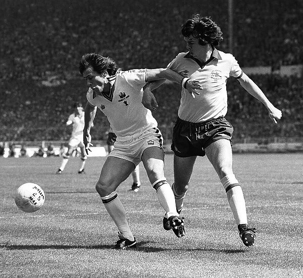 Stuart Pearson holds of Arsenals David OLeary during the FA Cup Final 1980 at Wembley