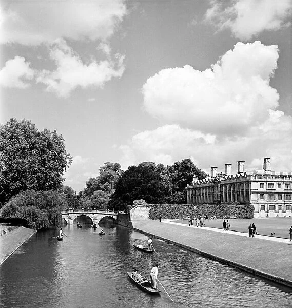 Students punt along the 'The Backs', on the Cam River, Cambridge
