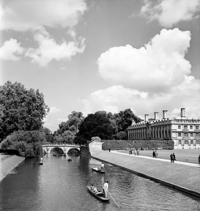 Framed Print : Students punt along the The Backs, on the Cam River, Cambridge