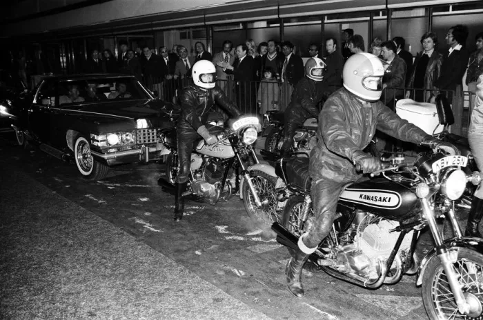 Framed Print : Stuntman Evel Knievel arrives in London ahead of his jump at Wembley Stadium Framed Print : Stuntman Evel Knievel arrives in London ahead of his jump at Wembley Stadium