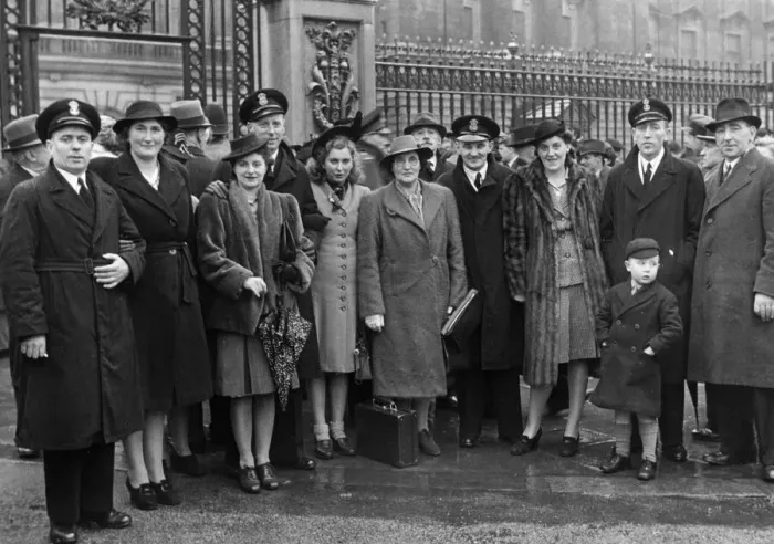 Framed Print : Submariners pictured outside Buckingham Palace as they attend an investiture Framed Print : Submariners pictured outside Buckingham Palace as they attend an investiture